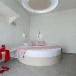 Oasis Hotel *