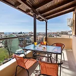 Oasis Hotel *