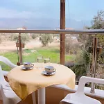 Oasis Hotel *