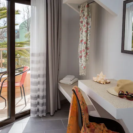 Hotel Oasis *