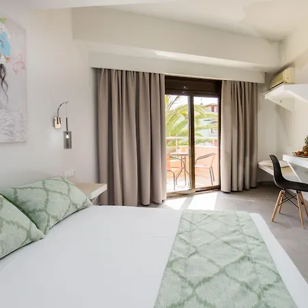 Oasis Hotel *