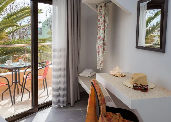 Hotel Oasis *
