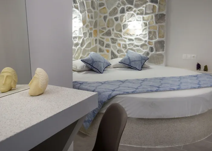 Oasis Hotel *
